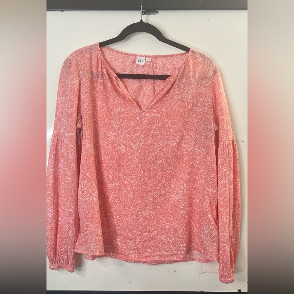 EUC Gap Paisley Print V-neck Shirt